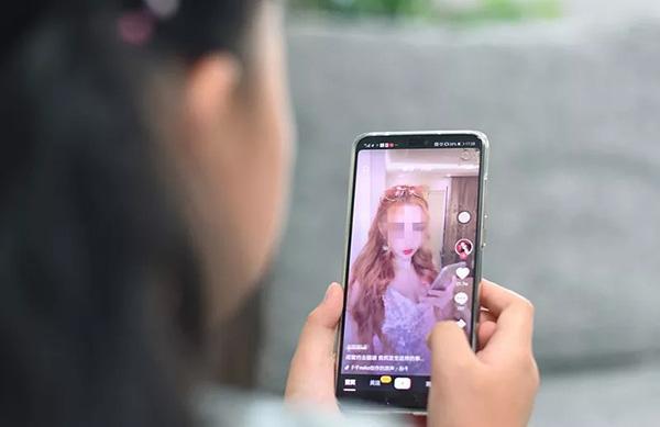 抖音怎么涨粉快能上热门呢?_抖音对儿童的影响_暑期孩子沉迷抖音怎么办